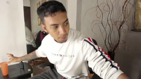 Snapshot of keviin_miller_ chatting on 12, 12, 2024 online show from 12, 12, 2024