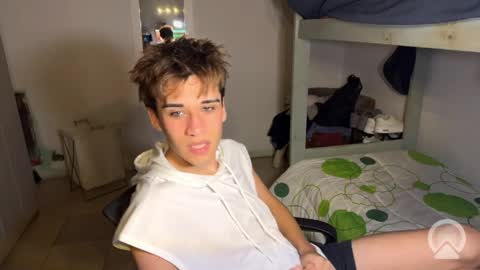 Snapshot of kevinonly43 chatting on 1, 4, 2026 kevonly online show from 1, 4, 2026