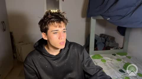 Snapshot of kevinonly43 chatting on 4, 4, 2026 kevonly online show from 4, 4, 2026