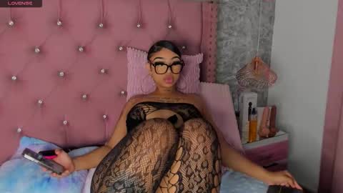 Khelany Isyy  online show from 6, 11, 2025