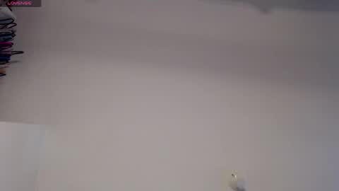 Snapshot of khloe33 chatting on 14, 4, 2026 khloe33 online show from 14, 4, 2026