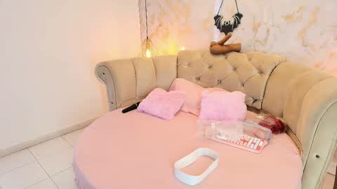 Snapshot of khloeblake chatting on 10, 10, 2025 Khloe online show from 10, 10, 2025