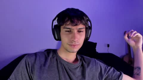 khozler_ online show from 1, 2, 2025