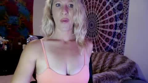 KELLYWILDNNOUT online show from 18, 9, 2025