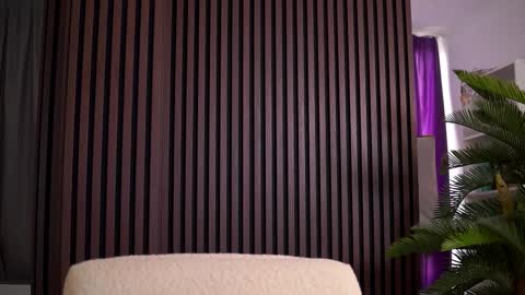 Snapshot of kiara_moreno chatting on 10, 9, 2025 kiara_moreno online show from 10, 9, 2025