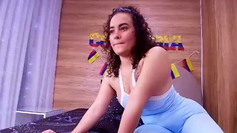 kiaralopez_ online show from 25, 6, 2026