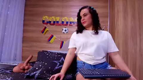 kiaralopez_ online show from 8, 7, 2026