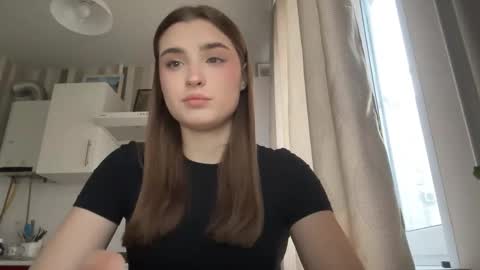 Ola my name is Lissa  Lets hit 10 Thumbs Up together   online show from 23, 3, 2026