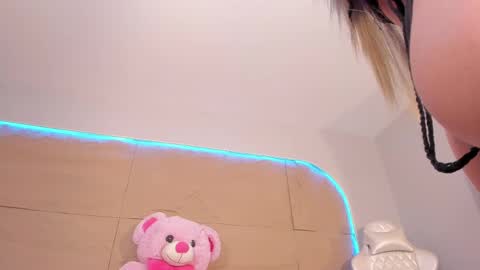 KIM COOPER online show from 28, 2, 2025