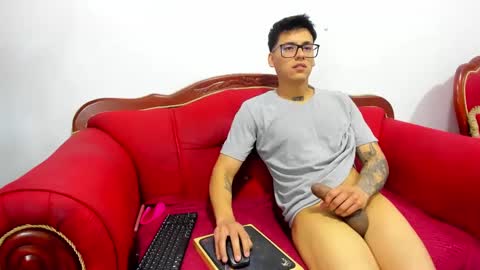 Snapshot of kiindred_ chatting on 1, 2, 2025 Koddy and Volddy online show from 1, 2, 2025