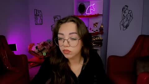 kiki_swan online show from 5, 3, 2025