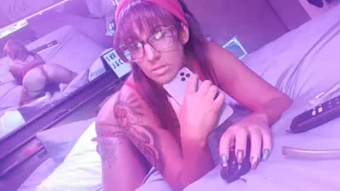Snapshot of kikilovespartylights chatting on 14, 9, 2025 kikilovespartylights online show from 14, 9, 2025