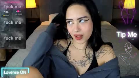 Snapshot of kim_brownie chatting on 5, 12, 2025 Kim online show from 5, 12, 2025