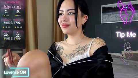 Snapshot of kim_brownie chatting on 14, 12, 2025 Kim online show from 14, 12, 2025