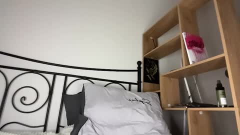 Kim Oberlin online show from 7, 4, 2026