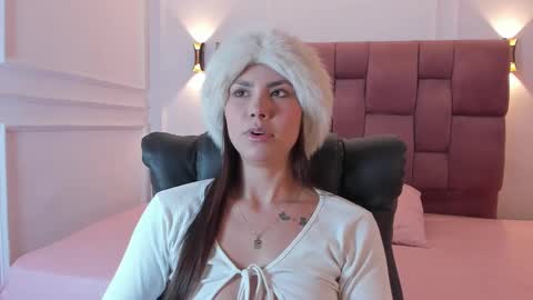 Snapshot of kimberly1fox chatting on 8, 3, 2025 Kim online show from 8, 3, 2025