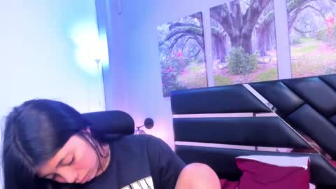 Kimberly Villalobos online show from 6, 3, 2025