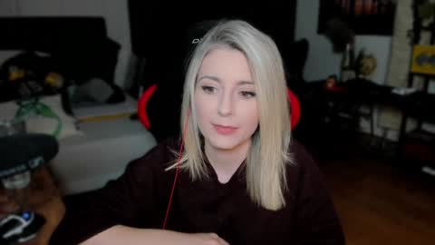 Wolfs Girl online show from 15, 10, 2025