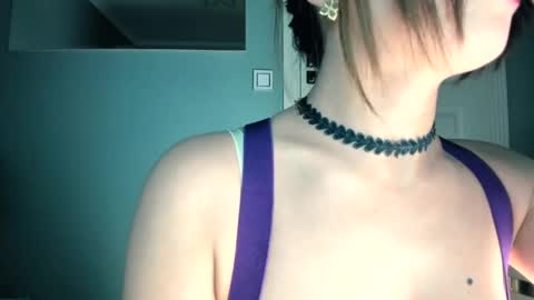 Kiki  online show from 19, 4, 2026