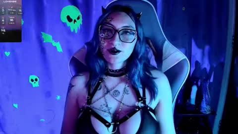   online show from 5, 12, 2025