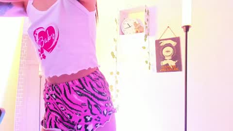 Kimm online show from 6, 12, 2024