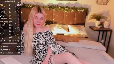 Snapshot of kimmie_shine chatting on 8, 1, 2025 Your Kimmie follow me online show from 8, 1, 2025