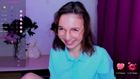 Snapshot of kindhazelhere_ chatting on 27, 5, 2026 Hazel online show from 27, 5, 2026