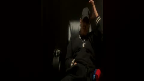 Snapshot of king761987 chatting on 1, 7, 2026 king761987 online show from 1, 7, 2026