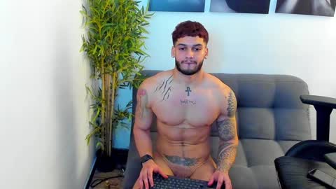 Snapshot of king_of_kings__ chatting on 11, 1, 2025 king_of_kings__ online show from 11, 1, 2025