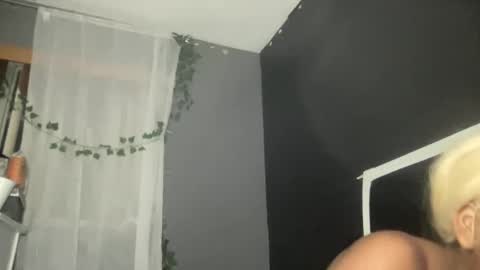 Bunniii online show from 10, 2, 2025