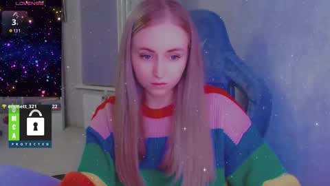 Snapshot of kira_love_sleep chatting on 27, 11, 2025 you know thumb up me please its important online show from 27, 11, 2025