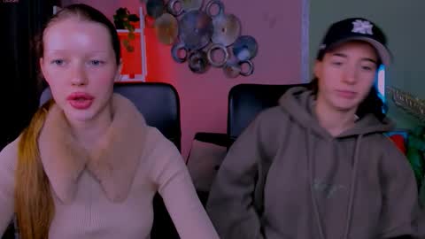 Snapshot of kira_neko chatting on 3, 10, 2025 Kira online show from 3, 10, 2025