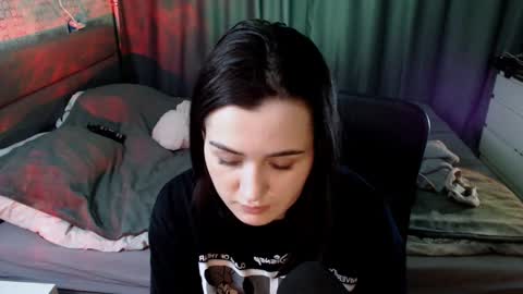 Snapshot of kira_yammy chatting on 1, 1, 2025 Kira  follow me  online show from 1, 1, 2025