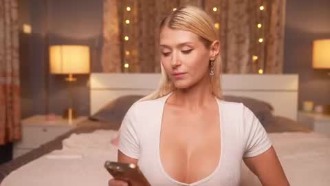 kira bloom online show from 20, 6, 2026