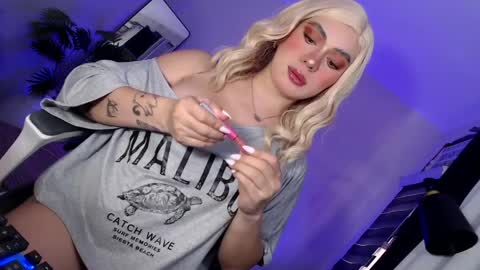Its your girl KIRA online show from 20, 5, 2026