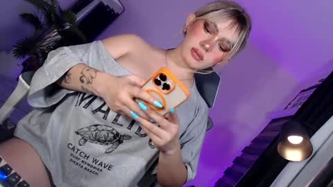 Its your girl KIRA online show from 2, 6, 2026