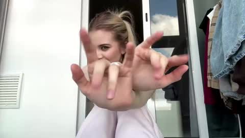 Kira online show from 14, 4, 2026