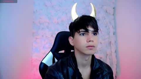 Snapshot of kiss_whitee chatting on 19, 10, 2025 kiss_whitee online show from 19, 10, 2025