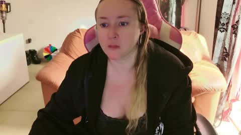 kissica online show from 2, 2, 2025