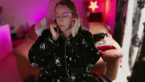 kissica online show from 9, 3, 2025