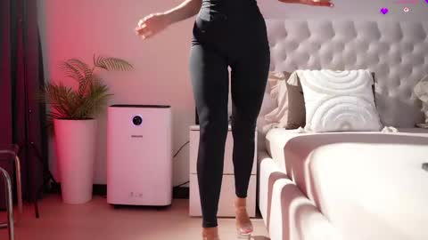 kissing33 online show from 15, 4, 2026