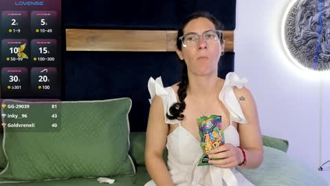 Kissing Company online show from 30, 1, 2025