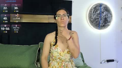 Kissing Company online show from 3, 2, 2025