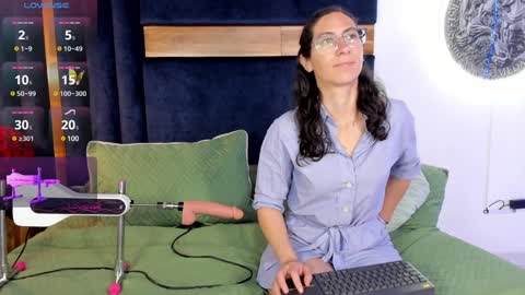 Kissing Company online show from 8, 2, 2025