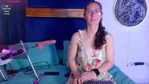 Kissing Company online show from 18, 11, 2025