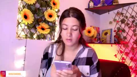 Snapshot of kisstarxxx chatting on 29, 4, 2026 Helena and Brad online show from 29, 4, 2026