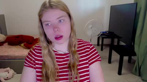 Snapshot of kitten_jenny01 chatting on 11, 5, 2026 Jennyblonde and Emmabrunette online show from 11, 5, 2026