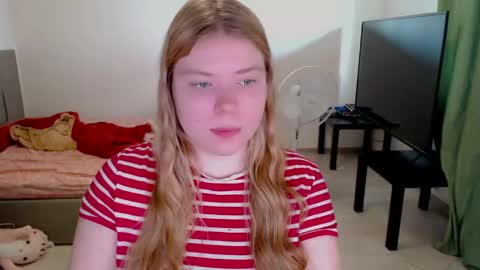 Snapshot of kitten_jenny01 chatting on 11, 5, 2026 Jennyblonde and Emmabrunette online show from 11, 5, 2026