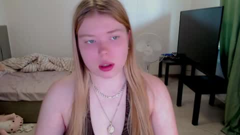Snapshot of kitten_jenny01 chatting on 27, 5, 2026 Jennyblonde and Emmabrunette online show from 27, 5, 2026
