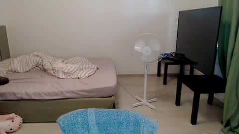Snapshot of kitten_jenny01 chatting on 28, 5, 2026 Jennyblonde and Emmabrunette online show from 28, 5, 2026